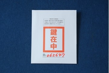 イギリスアンティーク　卓上　平置き　ブルーと深みのある木味の組合せがシックな両開きガラスケース　(R-062647)