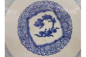 江戸期　古伊万里　染付　線描　松竹梅文　花唐草　1尺4寸皿　約44cm　大皿(一尺四寸、和食器、和皿)(R-062656)
