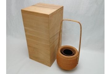 八木澤啓造(蒼かん)　白錆松葉　投入花籠(共箱付き、花入、竹工芸、花カゴ、竹細工、手付、竹かご)(R-062660)