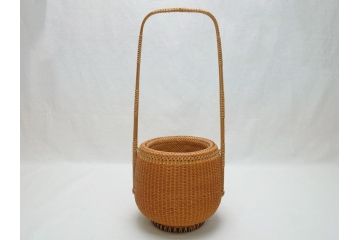 八木澤啓造(蒼かん)　白錆松葉　投入花籠(共箱付き、花入、竹工芸、花カゴ、竹細工、手付、竹かご)(R-062660)