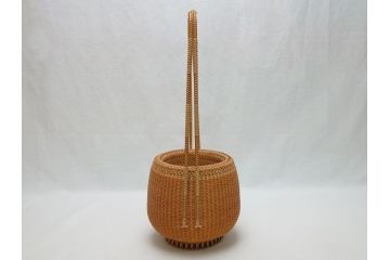 八木澤啓造(蒼かん)　白錆松葉　投入花籠(共箱付き、花入、竹工芸、花カゴ、竹細工、手付、竹かご)(R-062660)