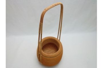 八木澤啓造(蒼かん)　白錆松葉　投入花籠(共箱付き、花入、竹工芸、花カゴ、竹細工、手付、竹かご)(R-062660)