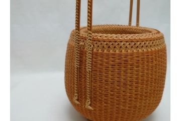 八木澤啓造(蒼かん)　白錆松葉　投入花籠(共箱付き、花入、竹工芸、花カゴ、竹細工、手付、竹かご)(R-062660)