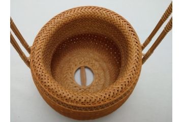 八木澤啓造(蒼かん)　白錆松葉　投入花籠(共箱付き、花入、竹工芸、花カゴ、竹細工、手付、竹かご)(R-062660)