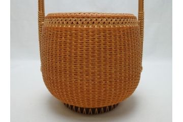 八木澤啓造(蒼かん)　白錆松葉　投入花籠(共箱付き、花入、竹工芸、花カゴ、竹細工、手付、竹かご)(R-062660)