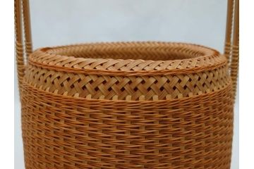 八木澤啓造(蒼かん)　白錆松葉　投入花籠(共箱付き、花入、竹工芸、花カゴ、竹細工、手付、竹かご)(R-062660)