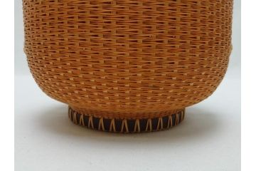 八木澤啓造(蒼かん)　白錆松葉　投入花籠(共箱付き、花入、竹工芸、花カゴ、竹細工、手付、竹かご)(R-062660)