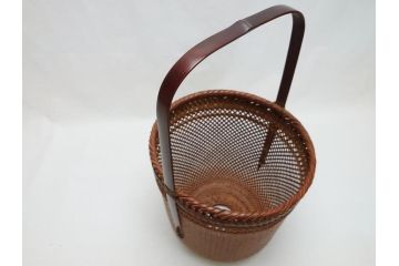 八木澤啓造(蒼かん)　時雨花籠(共箱付き、花入、竹工芸、花カゴ、竹細工、手付、竹かご)(R-062662)