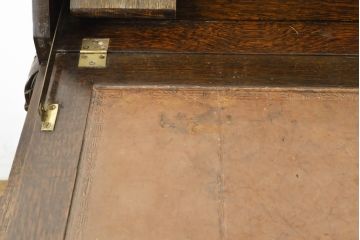イギリスアンティーク　高級品　オーク材　特注　クラシカルな佇まいが素敵なライティングビューロー(ワークデスク、在宅ワーク用デスク、在宅用、机、サイドチェスト、引き出し)(R-062683)
