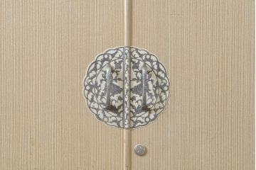 中古　伝統工芸士　田澤謙介作　繊細な金具が上品な雰囲気を演出する加茂総桐箪笥(大丸、桐たんす、着物箪笥、引き出し、衣装タンス、和タンス)(R-062685)