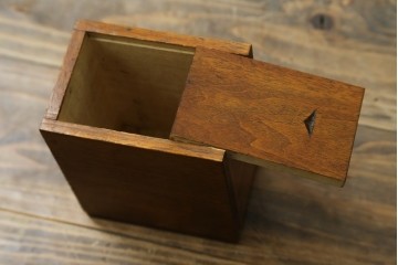 和製アンティーク　江戸期から明治期　三方欅(ケヤキ)材　重ねた花びらの様な杢目が美しい佐渡箪笥ローチェスト　(R-062686)