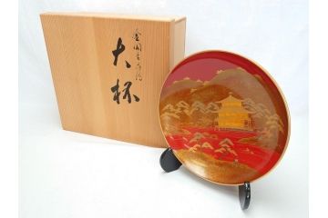 平安象彦　金閣寺　蒔絵　朱塗　大杯　飾皿　大盃(皿立て、共箱付き、漆器)(R-062693)