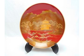 平安象彦　金閣寺　蒔絵　朱塗　大杯　飾皿　大盃(皿立て、共箱付き、漆器)(R-062693)
