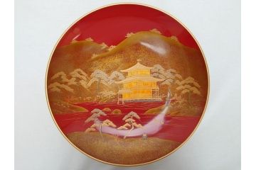 平安象彦　金閣寺　蒔絵　朱塗　大杯　飾皿　大盃(皿立て、共箱付き、漆器)(R-062693)