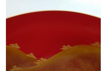 平安象彦　金閣寺　蒔絵　朱塗　大杯　飾皿　大盃(皿立て、共箱付き、漆器)(R-062693)