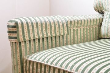 中古　美品　DREXEL HERITAGE(ドレクセルヘリテイジ)　クラシカルなお部屋づくりにおすすめ!　ストライプ模様が素敵な3シートクッションソファ(3人掛け、3P、三人掛け)(R-062695)