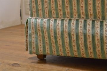 中古　美品　DREXEL HERITAGE(ドレクセルヘリテイジ)　クラシカルなお部屋づくりにおすすめ!　ストライプ模様が素敵な3シートクッションソファ(3人掛け、3P、三人掛け)(R-062695)