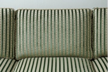 中古　美品　DREXEL HERITAGE(ドレクセルヘリテイジ)　クラシカルなお部屋づくりにおすすめ!　ストライプ模様が素敵な3シートクッションソファ　(R-062695)