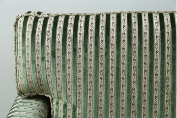 中古　美品　DREXEL HERITAGE(ドレクセルヘリテイジ)　クラシカルなお部屋づくりにおすすめ!　ストライプ模様が素敵な3シートクッションソファ　(R-062695)
