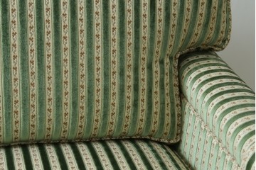 中古　美品　DREXEL HERITAGE(ドレクセルヘリテイジ)　クラシカルなお部屋づくりにおすすめ!　ストライプ模様が素敵な3シートクッションソファ　(R-062695)