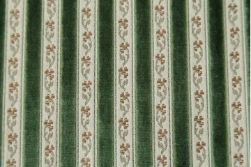 中古　美品　DREXEL HERITAGE(ドレクセルヘリテイジ)　クラシカルなお部屋づくりにおすすめ!　ストライプ模様が素敵な3シートクッションソファ　(R-062695)