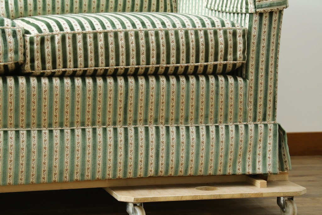中古　美品　DREXEL HERITAGE(ドレクセルヘリテイジ)　クラシカルなお部屋づくりにおすすめ!　ストライプ模様が素敵な3シートクッションソファ　(R-062695)