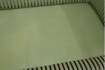 中古　美品　DREXEL HERITAGE(ドレクセルヘリテイジ)　クラシカルなお部屋づくりにおすすめ!　ストライプ模様が素敵な3シートクッションソファ　(R-062695)