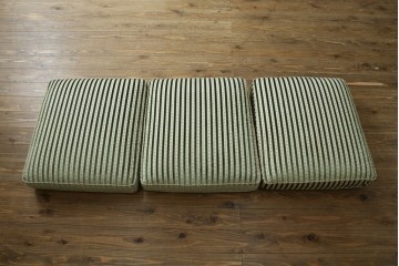 中古　美品　DREXEL HERITAGE(ドレクセルヘリテイジ)　クラシカルなお部屋づくりにおすすめ!　ストライプ模様が素敵な3シートクッションソファ　(R-062695)