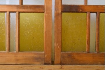 アンティーク建具　大正ロマン　ノスタルジックな雰囲気を醸し出す色ガラス入り引き戸2枚セット(ガラス戸、建具)(R-062696)