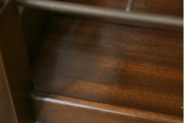フランスビンテージ　マホガニー材と真鍮のキャスター付き!!大きなホイールが目を惹くサイドワゴン(キッチンワゴン、キャスターワゴン、店舗什器、ヴィンテージ)(R-062707)