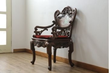 中国ビンテージ　唐木　螺鈿(ラデン)　迫力ある竜の彫刻が見事!!職人技が光るアームチェア(椅子、イス、板座チェア、一人掛けソファ、1人掛けソファ、1P、ヴィンテージ)(R-062708)