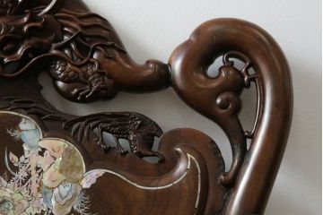 中国ビンテージ　唐木　螺鈿(ラデン)　迫力ある竜の彫刻が見事!!職人技が光るアームチェア(椅子、イス、板座チェア、一人掛けソファ、1人掛けソファ、1P、ヴィンテージ)(R-062708)