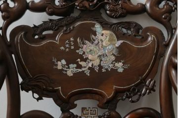 中国ビンテージ　唐木　螺鈿(ラデン)　迫力ある竜の彫刻が見事!!職人技が光るアームチェア(椅子、イス、板座チェア、一人掛けソファ、1人掛けソファ、1P、ヴィンテージ)(R-062708)