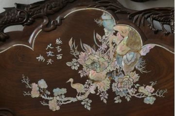 中国ビンテージ　唐木　螺鈿(ラデン)　迫力ある竜の彫刻が見事!!職人技が光るアームチェア(椅子、イス、板座チェア、一人掛けソファ、1人掛けソファ、1P、ヴィンテージ)(R-062708)