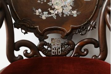 中国ビンテージ　唐木　螺鈿(ラデン)　迫力ある竜の彫刻が見事!!職人技が光るアームチェア(椅子、イス、板座チェア、一人掛けソファ、1人掛けソファ、1P、ヴィンテージ)(R-062708)