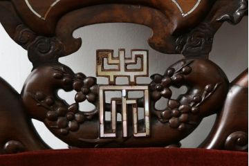 中国ビンテージ　唐木　螺鈿(ラデン)　迫力ある竜の彫刻が見事!!職人技が光るアームチェア(椅子、イス、板座チェア、一人掛けソファ、1人掛けソファ、1P、ヴィンテージ)(R-062708)