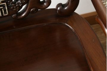 中国ビンテージ　唐木　螺鈿(ラデン)　迫力ある竜の彫刻が見事!!職人技が光るアームチェア(椅子、イス、板座チェア、一人掛けソファ、1人掛けソファ、1P、ヴィンテージ)(R-062708)