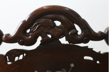 中国ビンテージ　唐木　螺鈿(ラデン)　迫力ある竜の彫刻が見事!!職人技が光るアームチェア(椅子、イス、板座チェア、一人掛けソファ、1人掛けソファ、1P、ヴィンテージ)(R-062708)