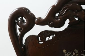 中国ビンテージ　唐木　螺鈿(ラデン)　迫力ある竜の彫刻が見事!!職人技が光るアームチェア(椅子、イス、板座チェア、一人掛けソファ、1人掛けソファ、1P、ヴィンテージ)(R-062708)