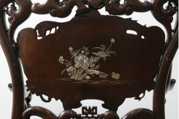 中国ビンテージ　唐木　螺鈿(ラデン)　迫力ある竜の彫刻が見事!!職人技が光るアームチェア(椅子、イス、板座チェア、一人掛けソファ、1人掛けソファ、1P、ヴィンテージ)(R-062708)