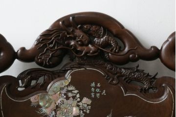 中国ビンテージ　唐木　螺鈿(ラデン)　迫力ある竜の彫刻が見事!!職人技が光るアームチェア(椅子、イス、板座チェア、一人掛けソファ、1人掛けソファ、1P、ヴィンテージ)(R-062709)
