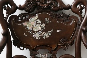 中国ビンテージ　唐木　螺鈿(ラデン)　迫力ある竜の彫刻が見事!!職人技が光るアームチェア(椅子、イス、板座チェア、一人掛けソファ、1人掛けソファ、1P、ヴィンテージ)(R-062709)