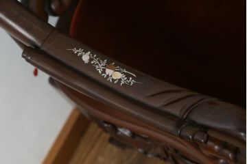 中国ビンテージ　唐木　螺鈿(ラデン)　迫力ある竜の彫刻が見事!!職人技が光るアームチェア(椅子、イス、板座チェア、一人掛けソファ、1人掛けソファ、1P、ヴィンテージ)(R-062709)