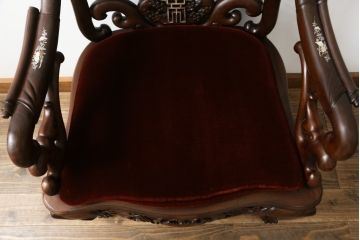中国ビンテージ　唐木　螺鈿(ラデン)　迫力ある竜の彫刻が見事!!職人技が光るアームチェア(椅子、イス、板座チェア、一人掛けソファ、1人掛けソファ、1P、ヴィンテージ)(R-062709)