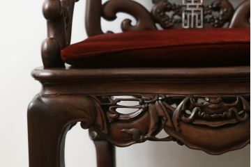 中国ビンテージ　唐木　螺鈿(ラデン)　迫力ある竜の彫刻が見事!!職人技が光るアームチェア(椅子、イス、板座チェア、一人掛けソファ、1人掛けソファ、1P、ヴィンテージ)(R-062709)