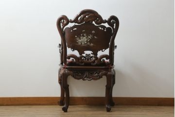中国ビンテージ　唐木　螺鈿(ラデン)　迫力ある竜の彫刻が見事!!職人技が光るアームチェア(椅子、イス、板座チェア、一人掛けソファ、1人掛けソファ、1P、ヴィンテージ)(R-062709)