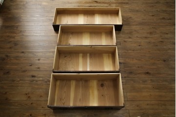 和製アンティーク　明治期　前面栗材　閂(カンヌキ)付き　古びた佇まいが趣き深い最上箪笥(時代箪笥)　(R-062719)