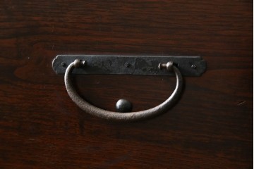 和製アンティーク　明治期　前面栗材　閂(カンヌキ)付き　古びた佇まいが趣き深い最上箪笥(時代箪笥)　(R-062719)