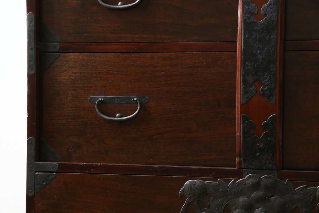 和製アンティーク　明治期　前面栗材　閂(カンヌキ)付き　古びた佇まいが趣き深い最上箪笥(時代箪笥)　(R-062719)