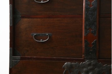 和製アンティーク　明治期　前面栗材　閂(カンヌキ)付き　古びた佇まいが趣き深い最上箪笥(時代箪笥)　(R-062719)